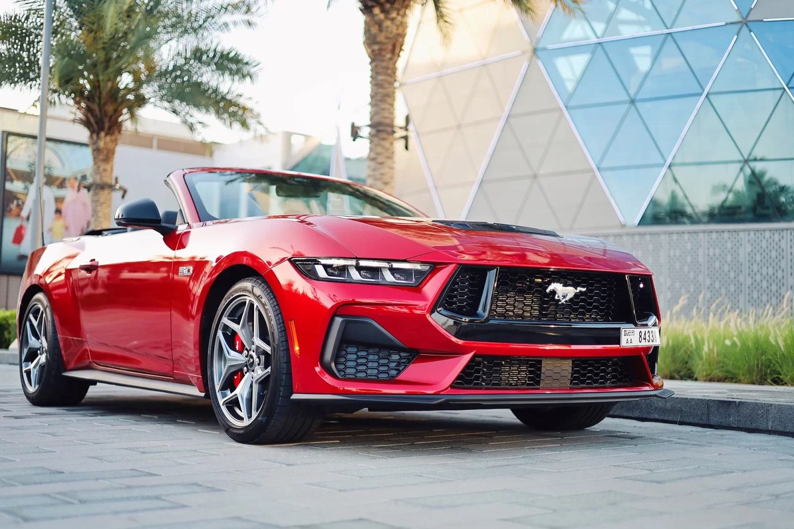 Miete Ford Mustang GT Restyling Rot 2024 in der Abu Dhabi - 15 