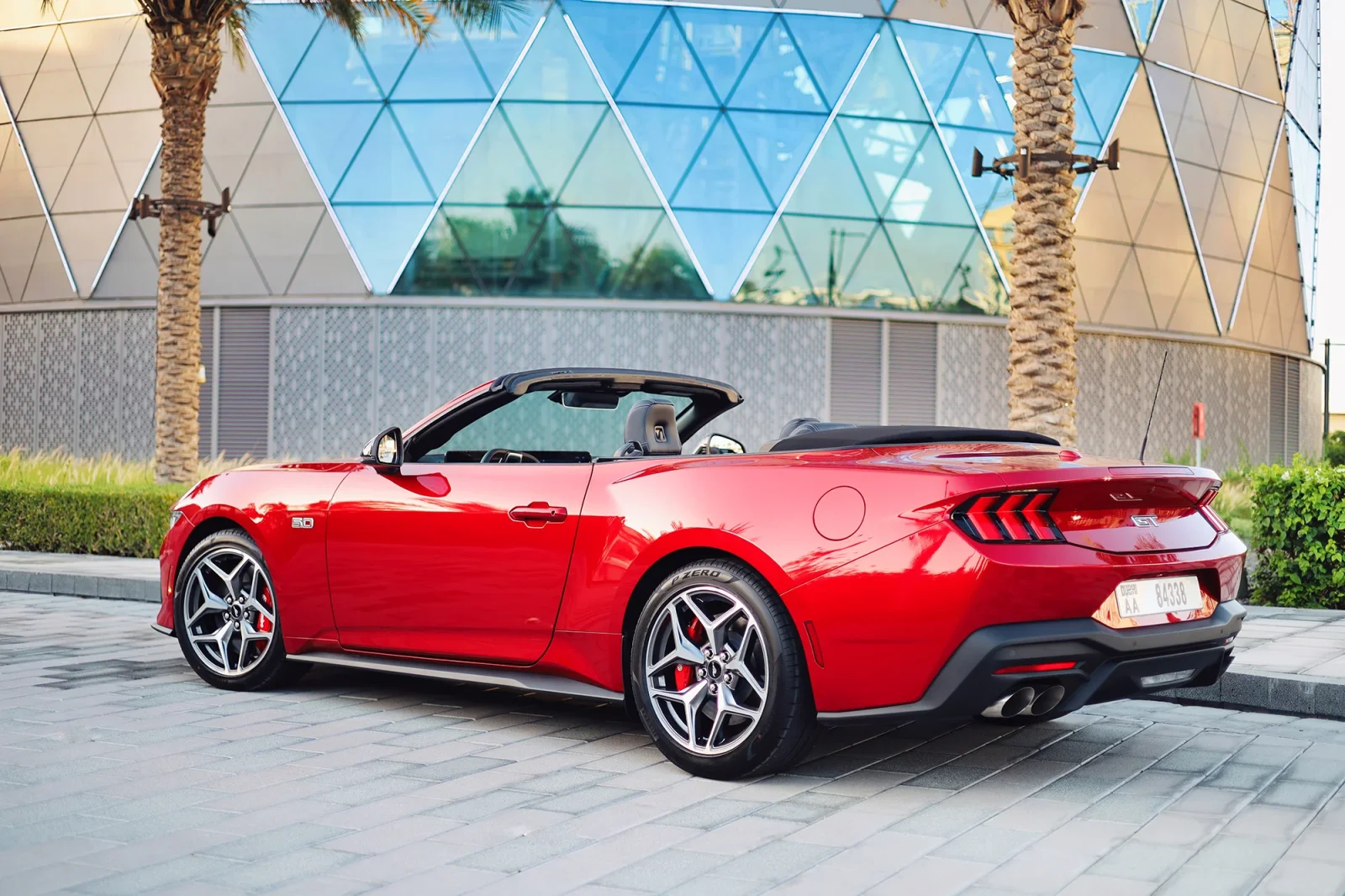 Miete Ford Mustang GT Restyling Rot 2024 in der Abu Dhabi - 12 
