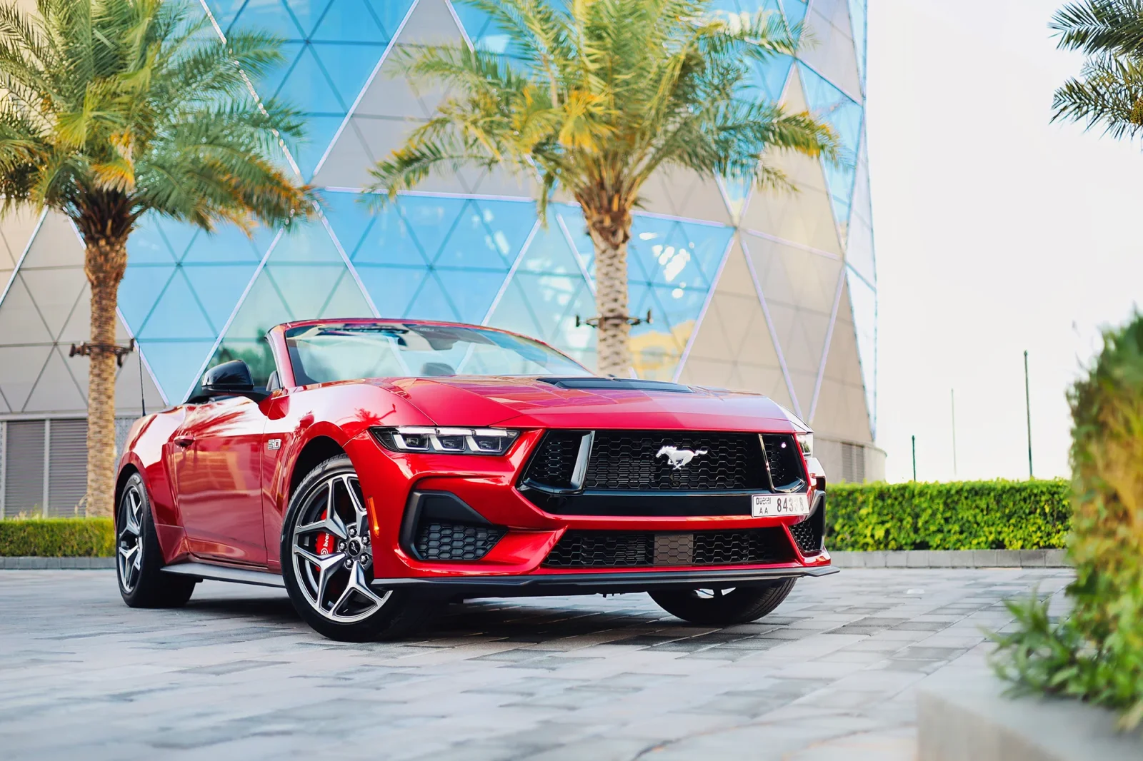 Miete Ford Mustang GT Restyling Rot 2024 in der Abu Dhabi