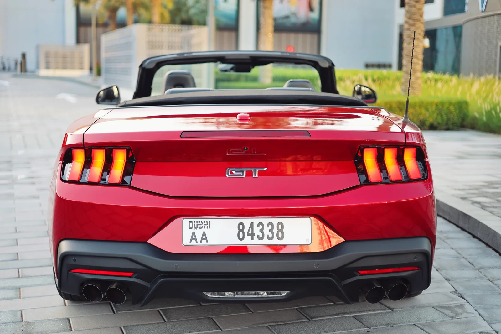 Miete Ford Mustang GT Restyling Rot 2024 in der Abu Dhabi - 11 