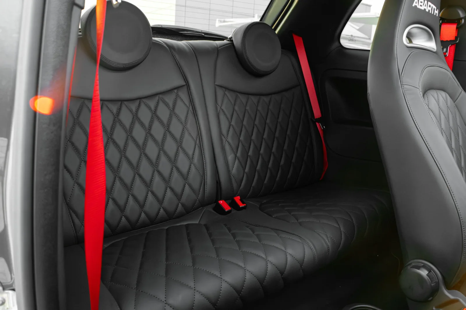 Kiralık Abarth 695 Turismo  Gri 2023 içinde Abu Dhabi - 8 