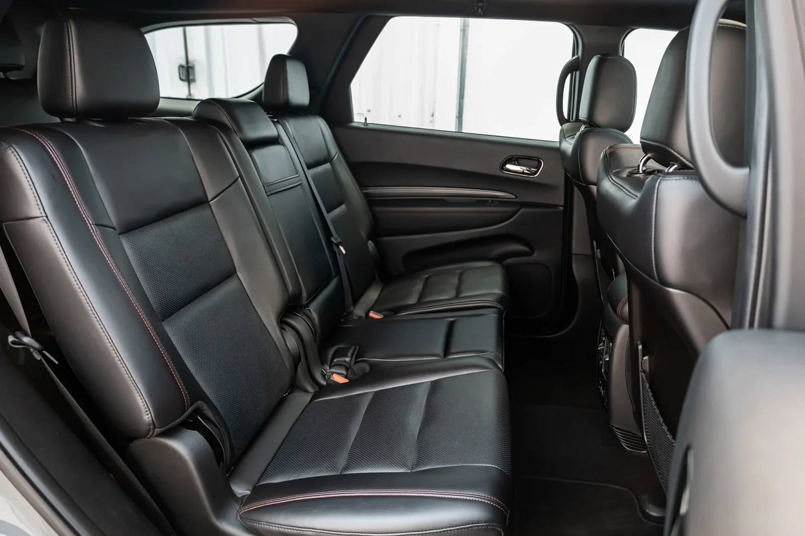 Affitto Dodge Durango  Grigio 2023 in Abu Dhabi - 7 