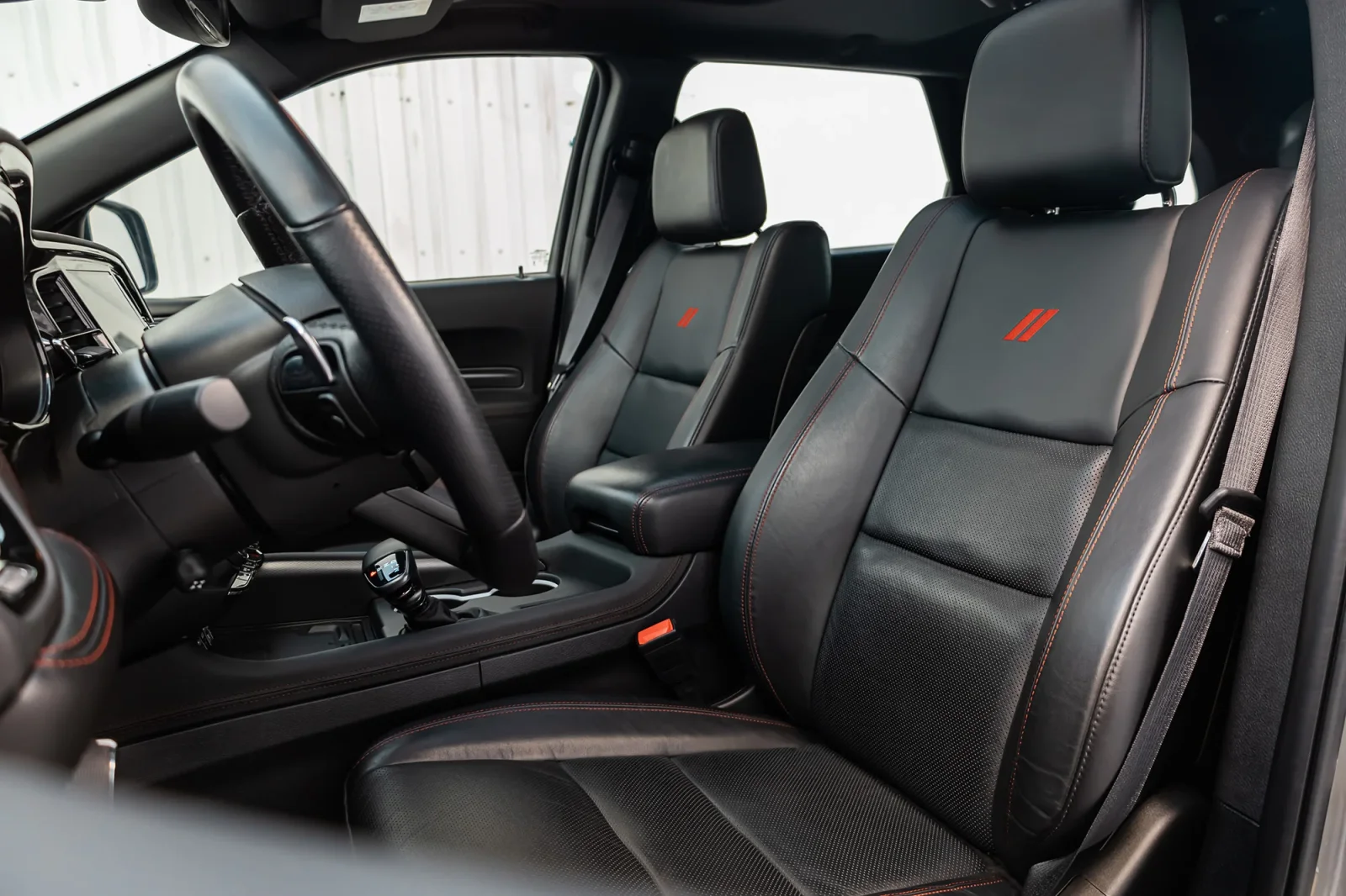 Affitto Dodge Durango  Grigio 2023 in Abu Dhabi - 6 