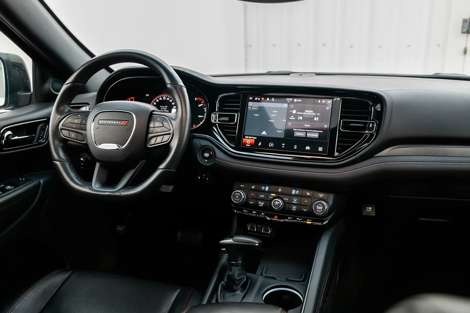 Affitto Dodge Durango  Grigio 2023 in Abu Dhabi - 3 