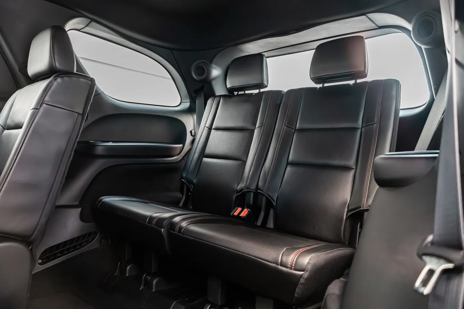 Affitto Dodge Durango  Grigio 2023 in Abu Dhabi - 9 