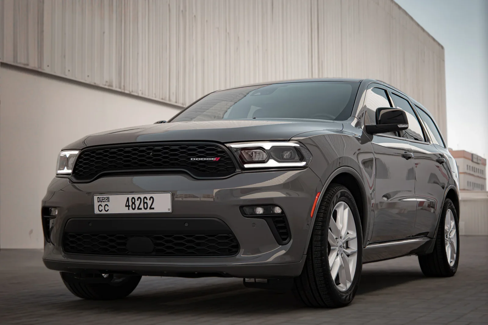 Affitto Dodge Durango  Grigio 2023 in Abu Dhabi - 2 