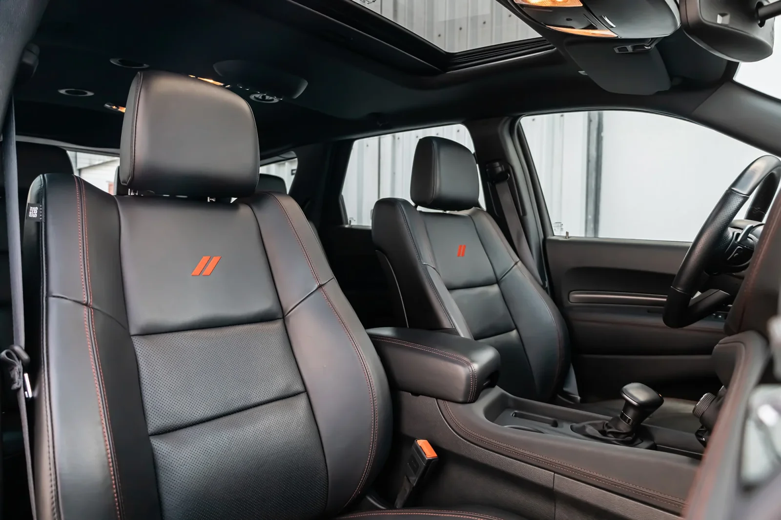 Affitto Dodge Durango  Grigio 2023 in Abu Dhabi - 5 