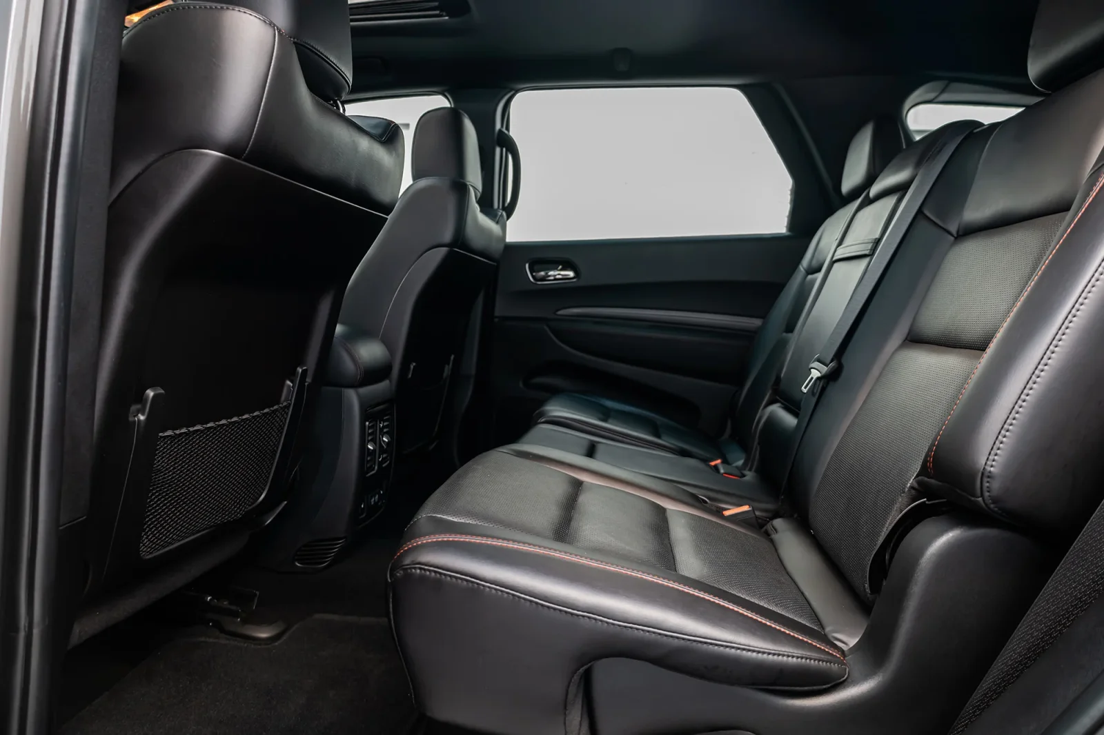 Affitto Dodge Durango  Grigio 2023 in Abu Dhabi - 10 