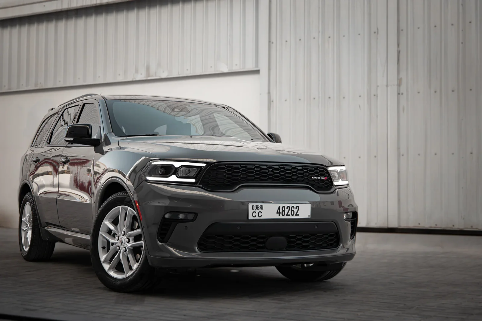 Affitto Dodge Durango  Grigio 2023 in Abu Dhabi - 12 