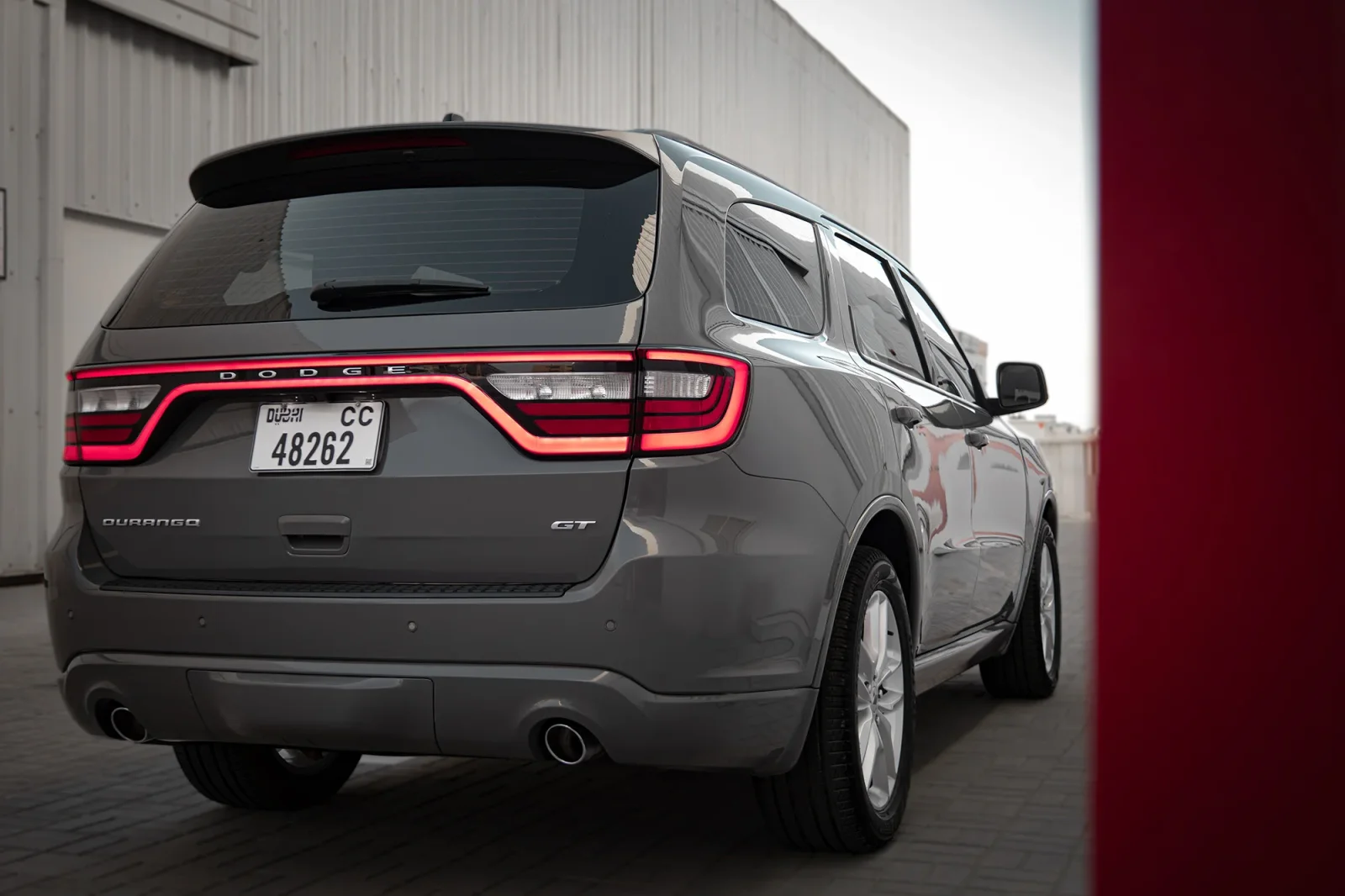 Affitto Dodge Durango  Grigio 2023 in Abu Dhabi - 13 