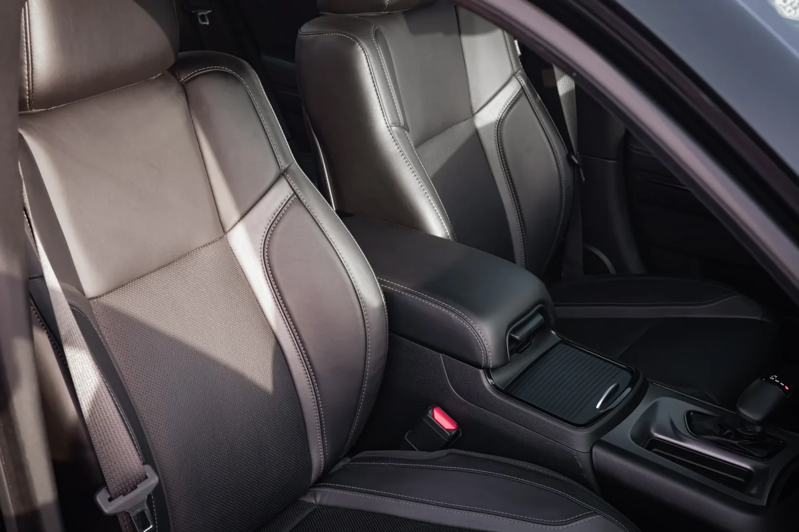 Rent Dodge Charger  Black 2022 in Abu Dhabi - 5 