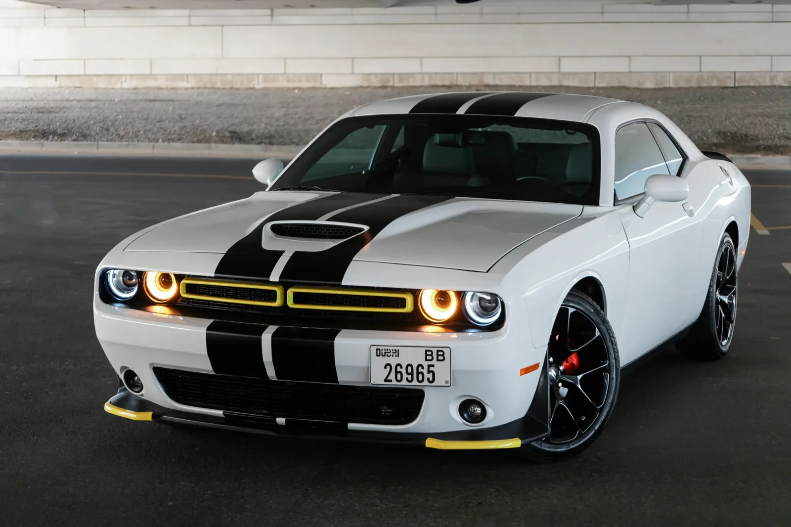 Affitto Dodge Challenger  Bianco 2023 in Abu Dhabi