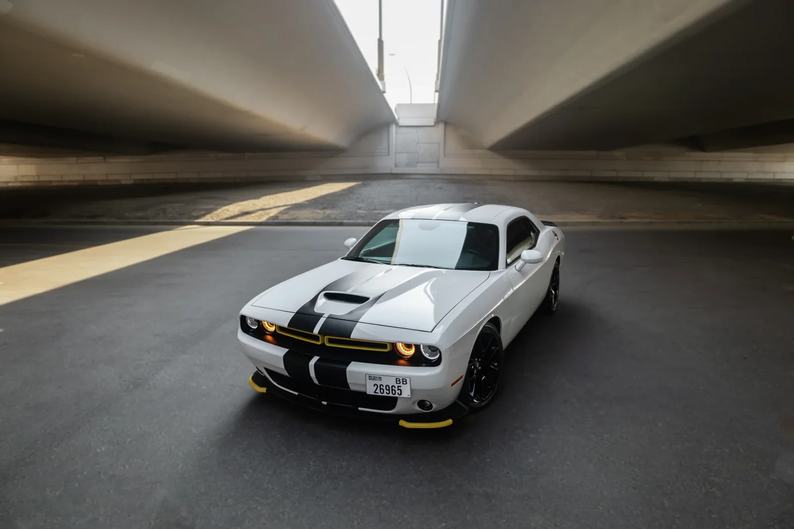 Affitto Dodge Challenger  Bianco 2023 in Abu Dhabi - 2 