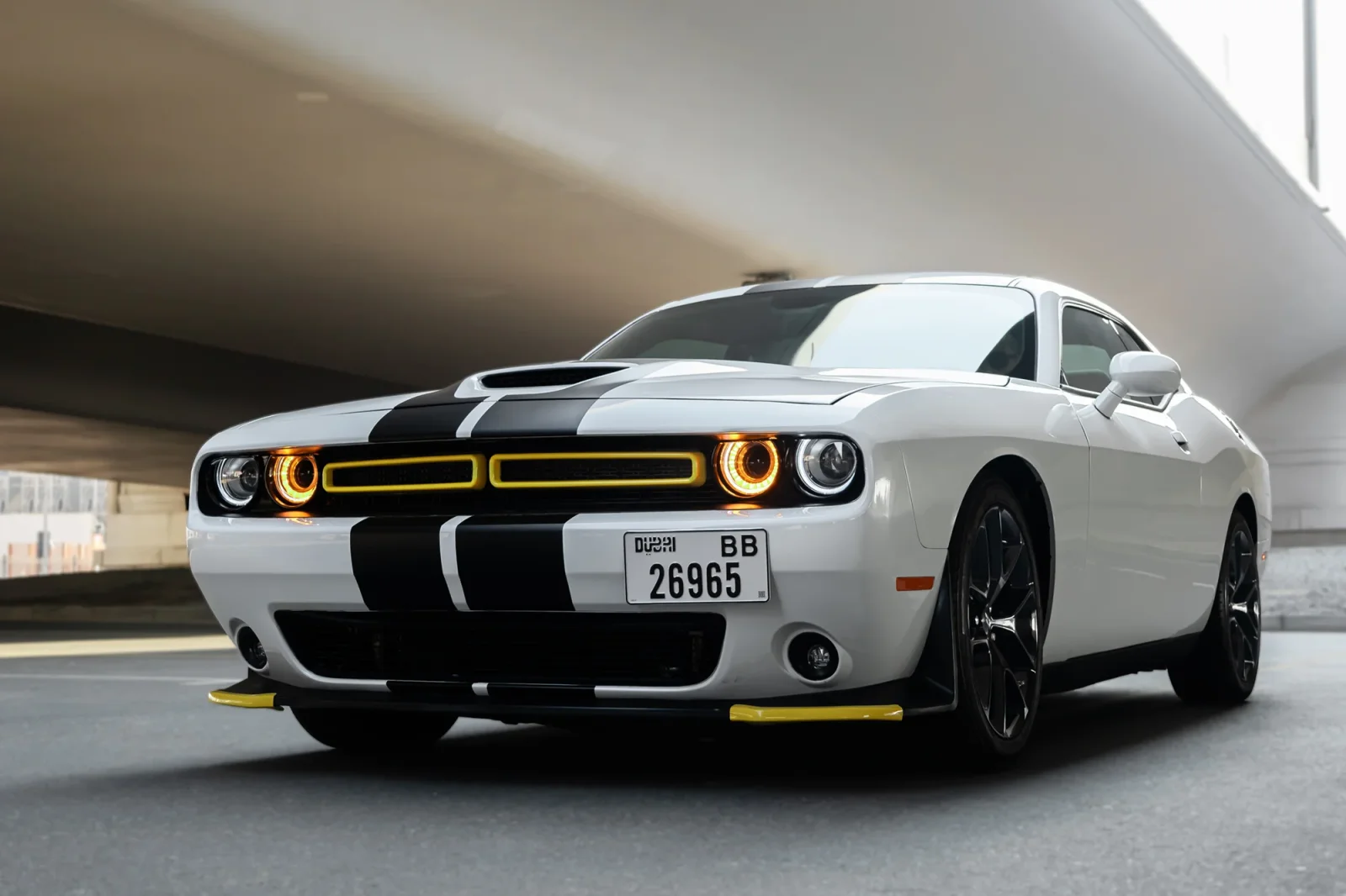 Affitto Dodge Challenger  Bianco 2023 in Abu Dhabi - 11 