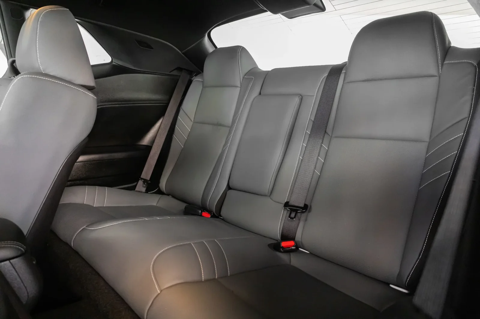 Affitto Dodge Challenger  Bianco 2023 in Abu Dhabi - 6 