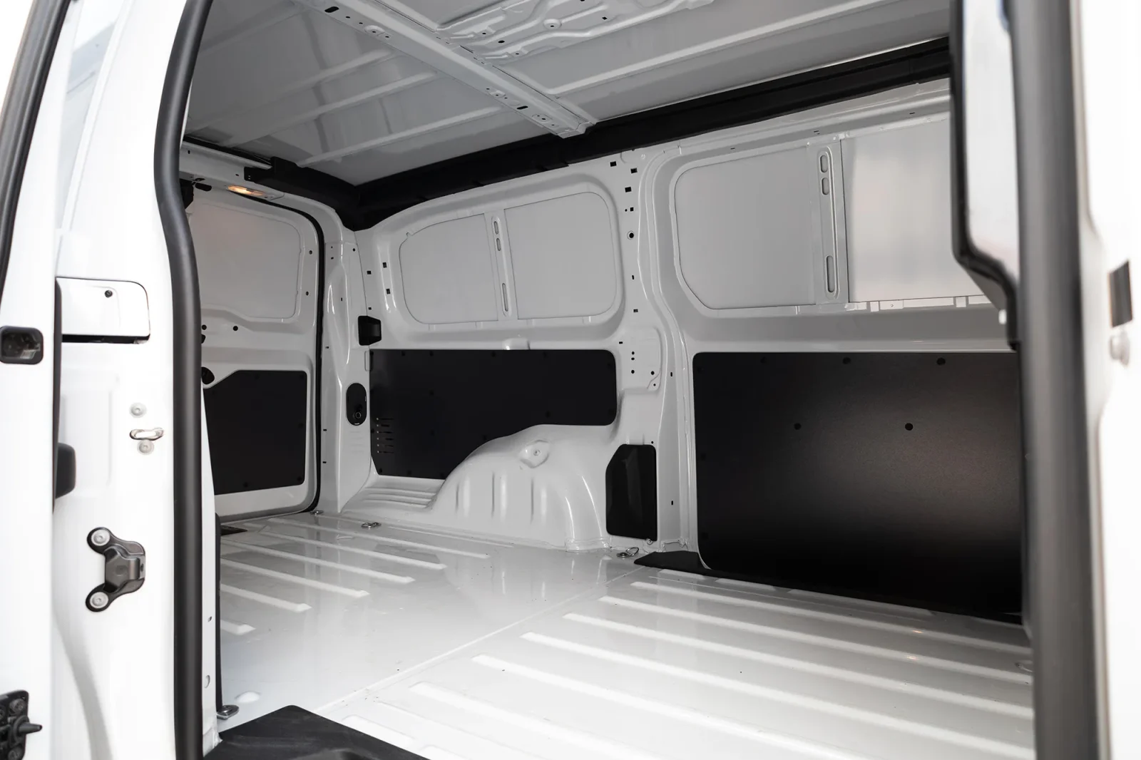 Miete Citroen Jumpy  Weiß 2024 in der Abu Dhabi - 10 