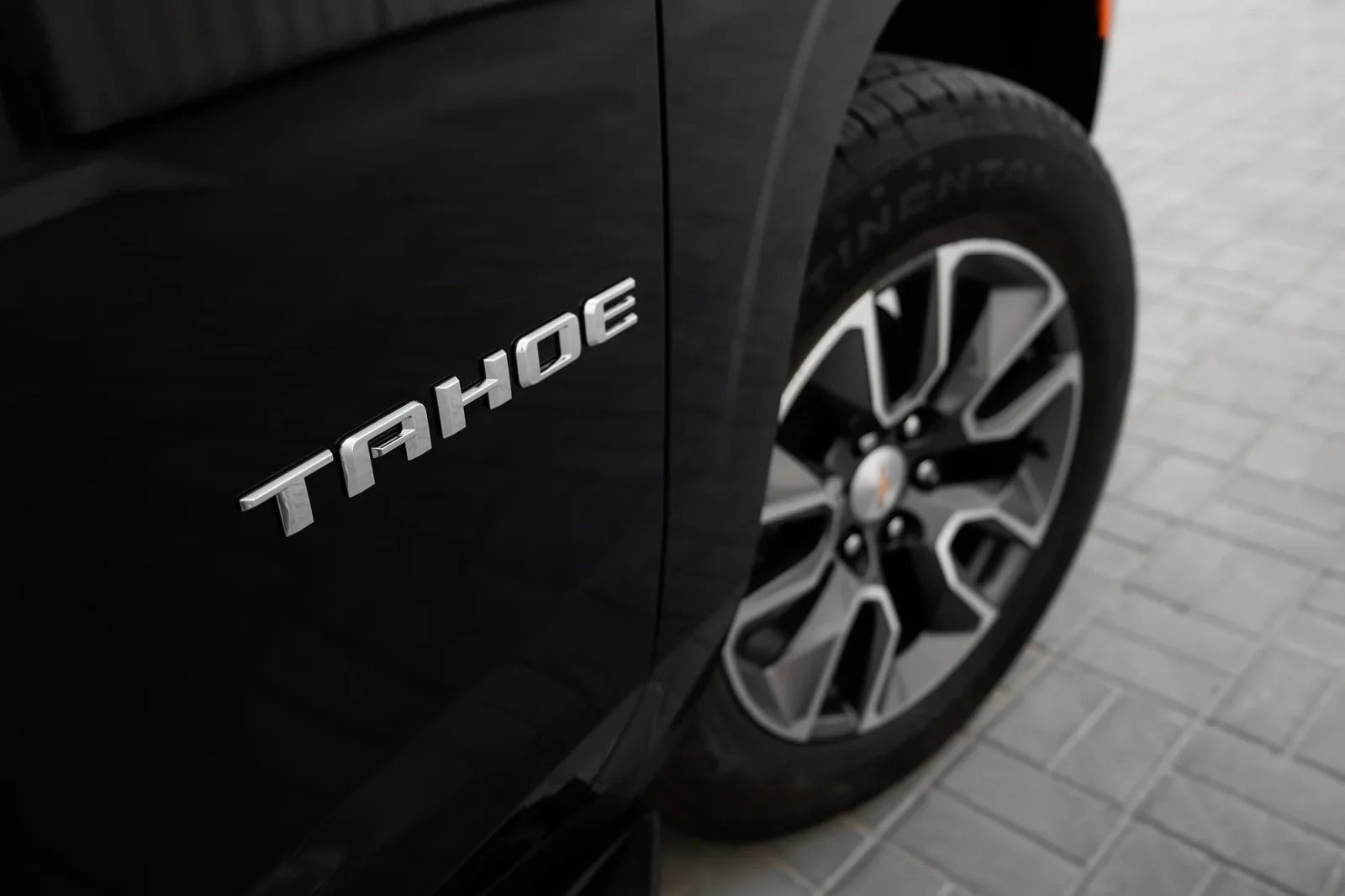 Kiralık Chevrolet Tahoe  Siyah 2024 içinde Abu Dhabi - 18 