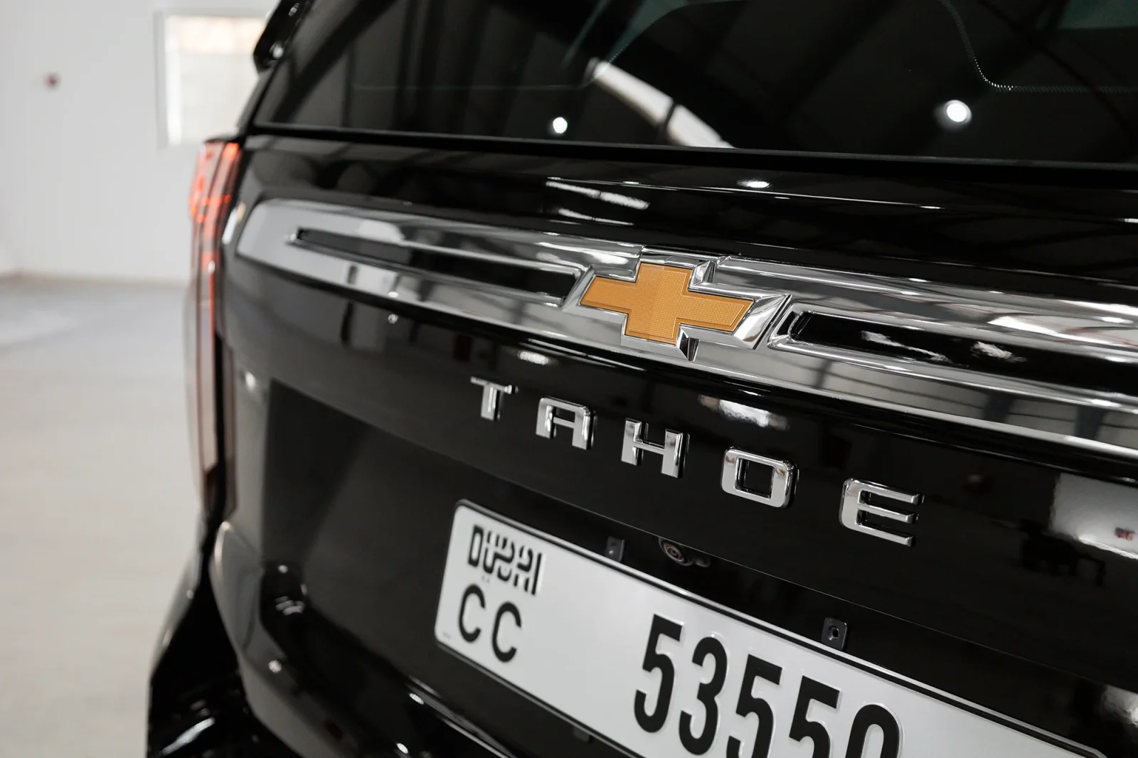 Kiralık Chevrolet Tahoe  Siyah 2024 içinde Abu Dhabi - 19 