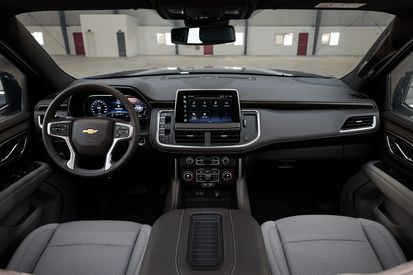 Kiralık Chevrolet Tahoe  Siyah 2024 içinde Abu Dhabi - 3 