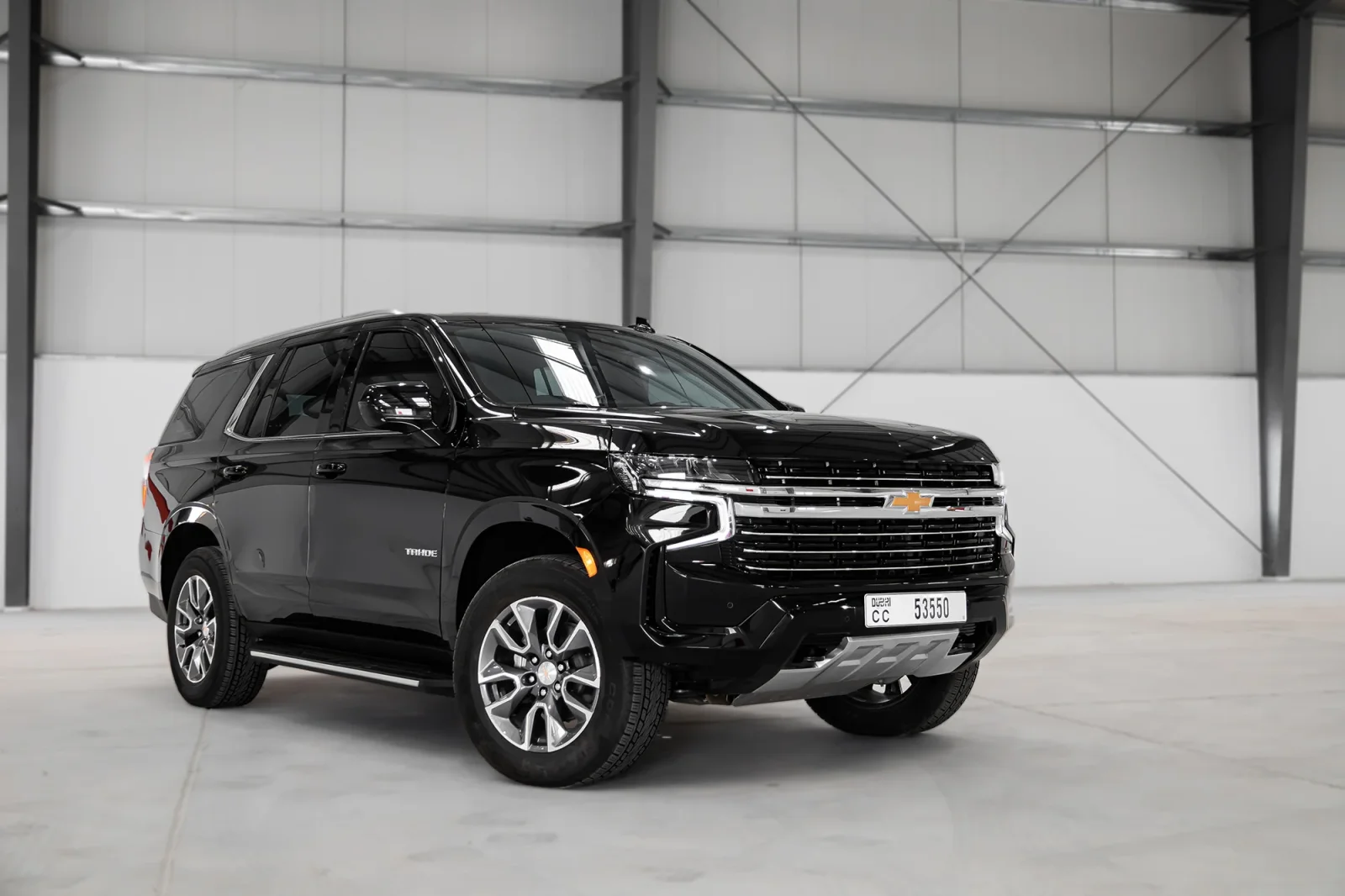 Kiralık Chevrolet Tahoe  Siyah 2024 içinde Abu Dhabi - 2 