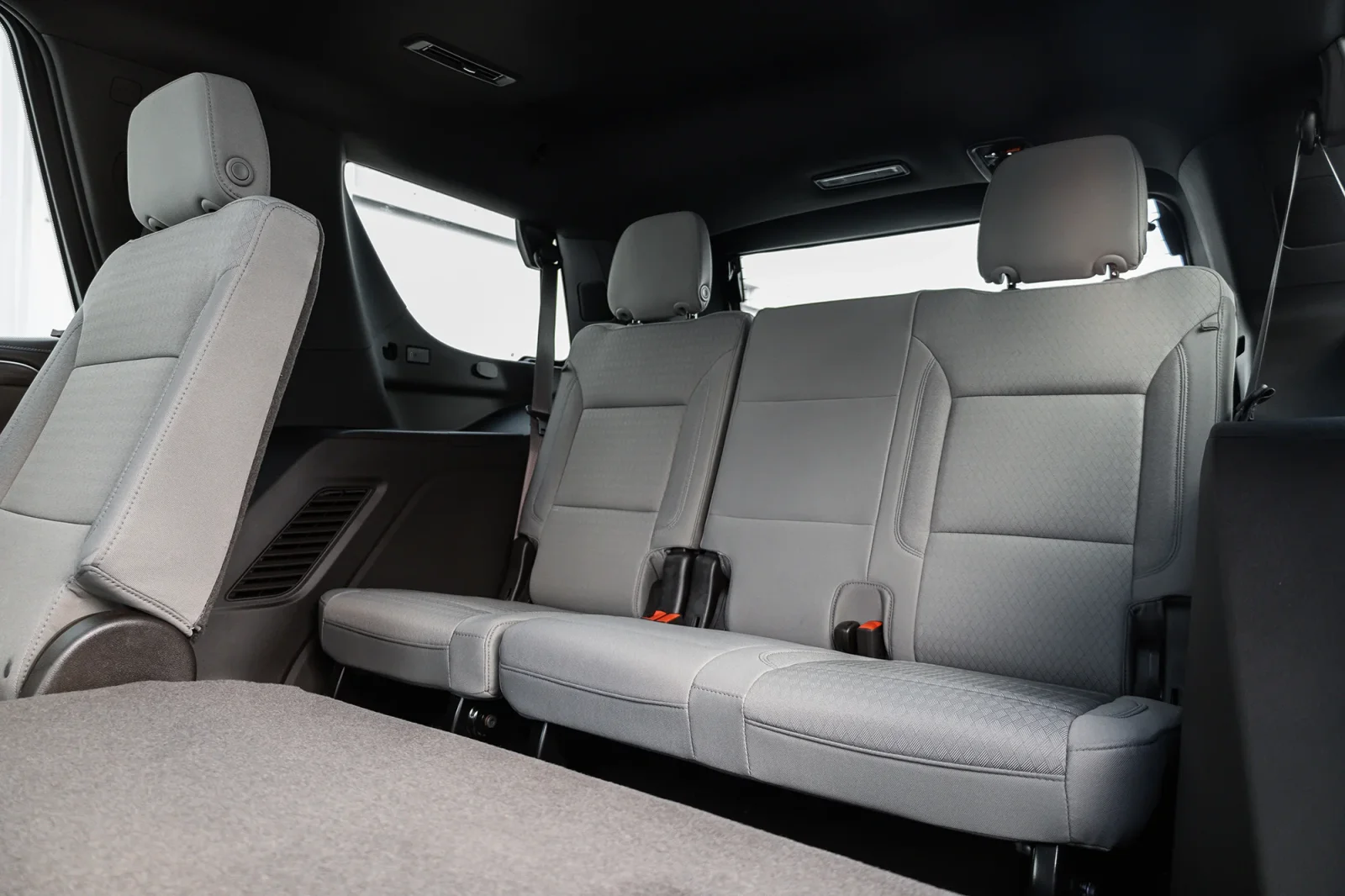 Kiralık Chevrolet Tahoe  Siyah 2024 içinde Abu Dhabi - 14 