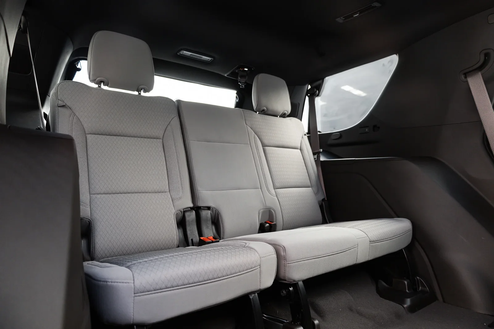 Kiralık Chevrolet Tahoe  Siyah 2024 içinde Abu Dhabi - 8 