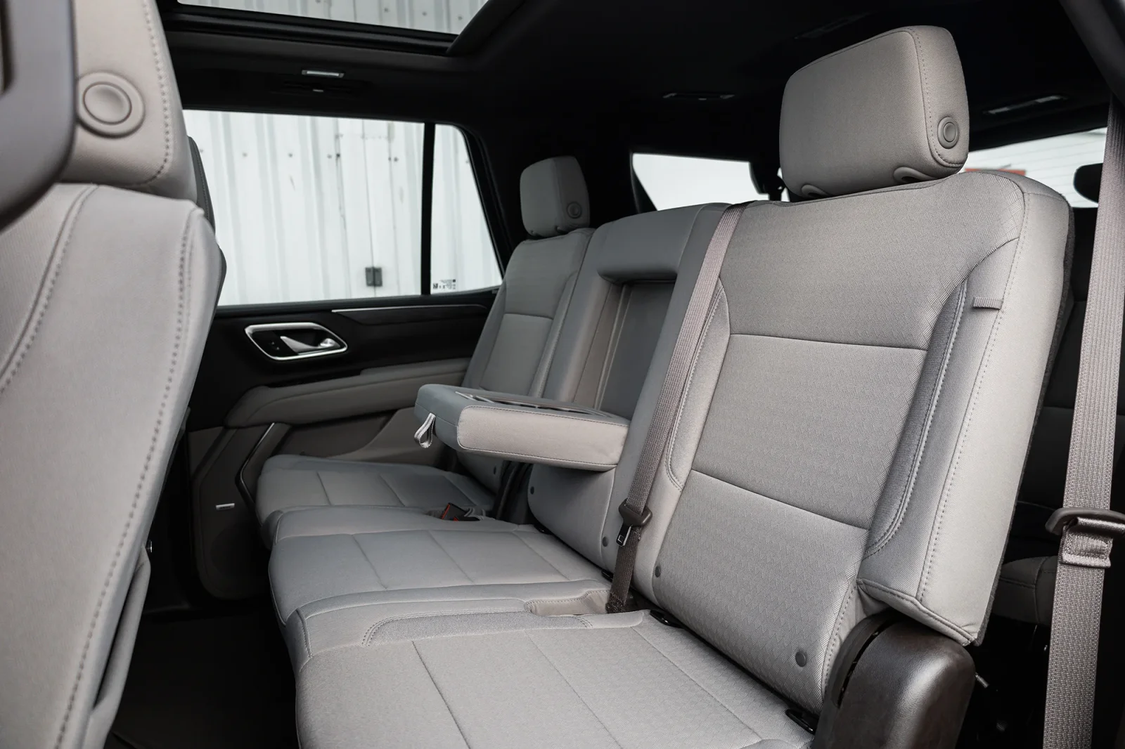 Kiralık Chevrolet Tahoe  Siyah 2024 içinde Abu Dhabi - 15 