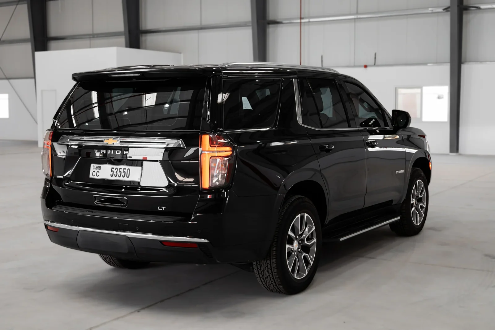 Kiralık Chevrolet Tahoe  Siyah 2024 içinde Abu Dhabi - 11 