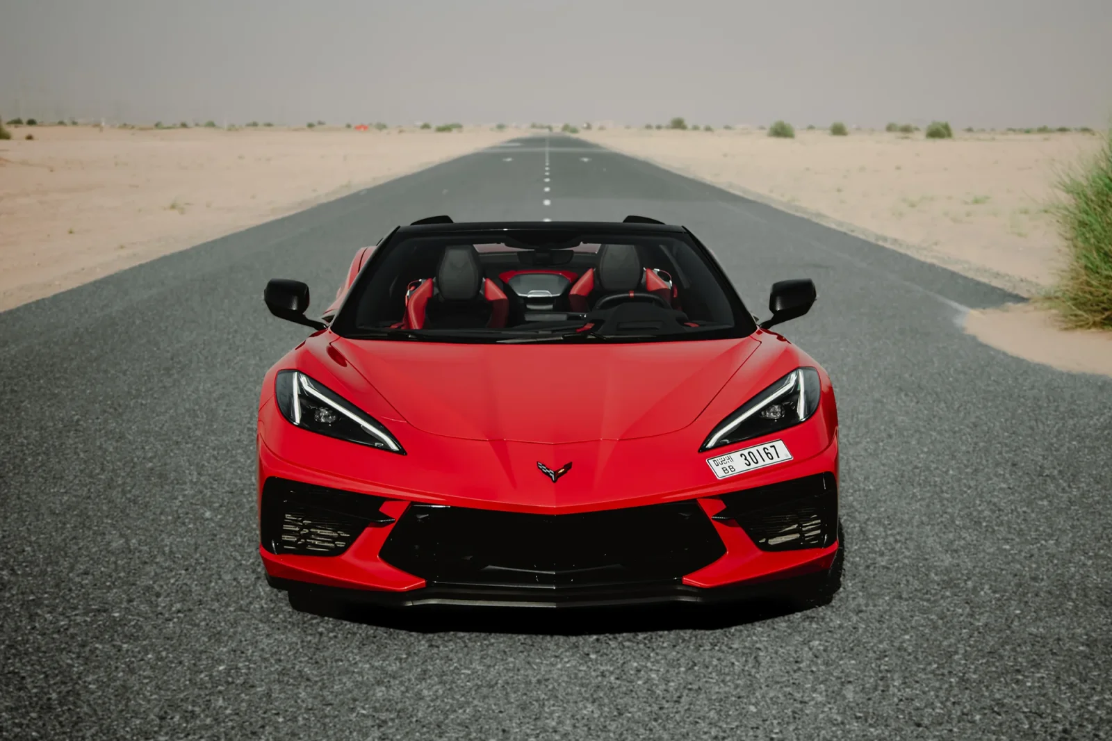 Kiralık Chevrolet Corvette  Kırmızı 2022 içinde Abu Dhabi - 3 
