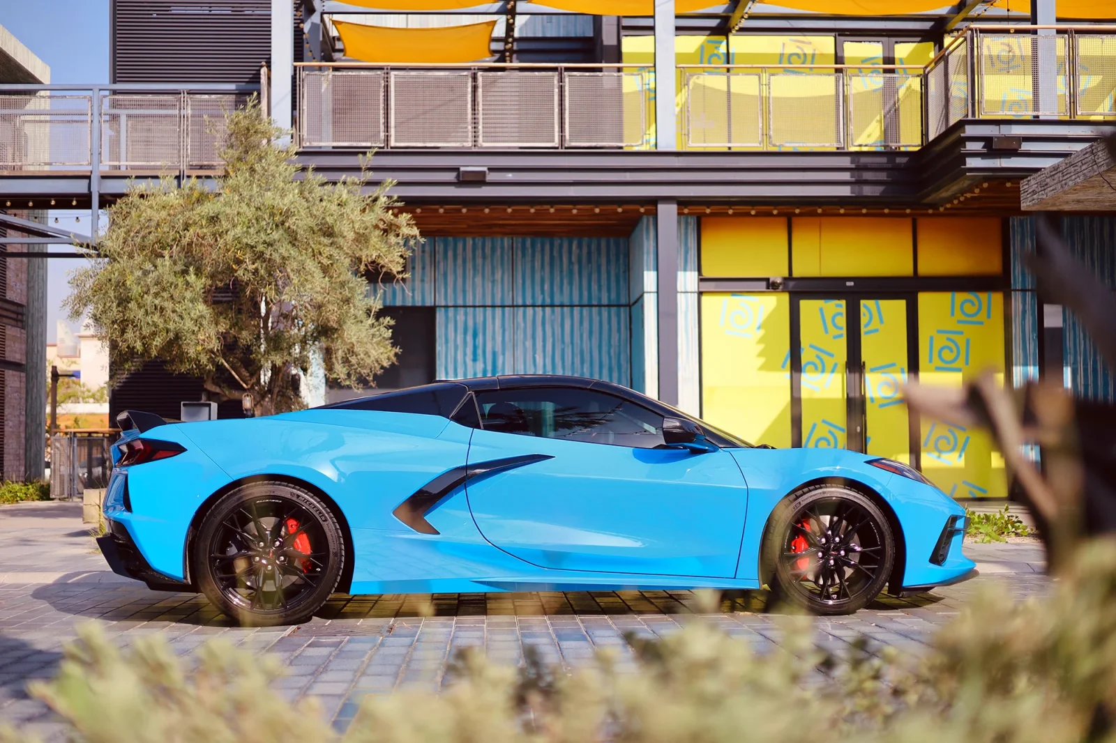 Kiralık Chevrolet Corvette C8 Mavi 2023 içinde Abu Dhabi - 13 