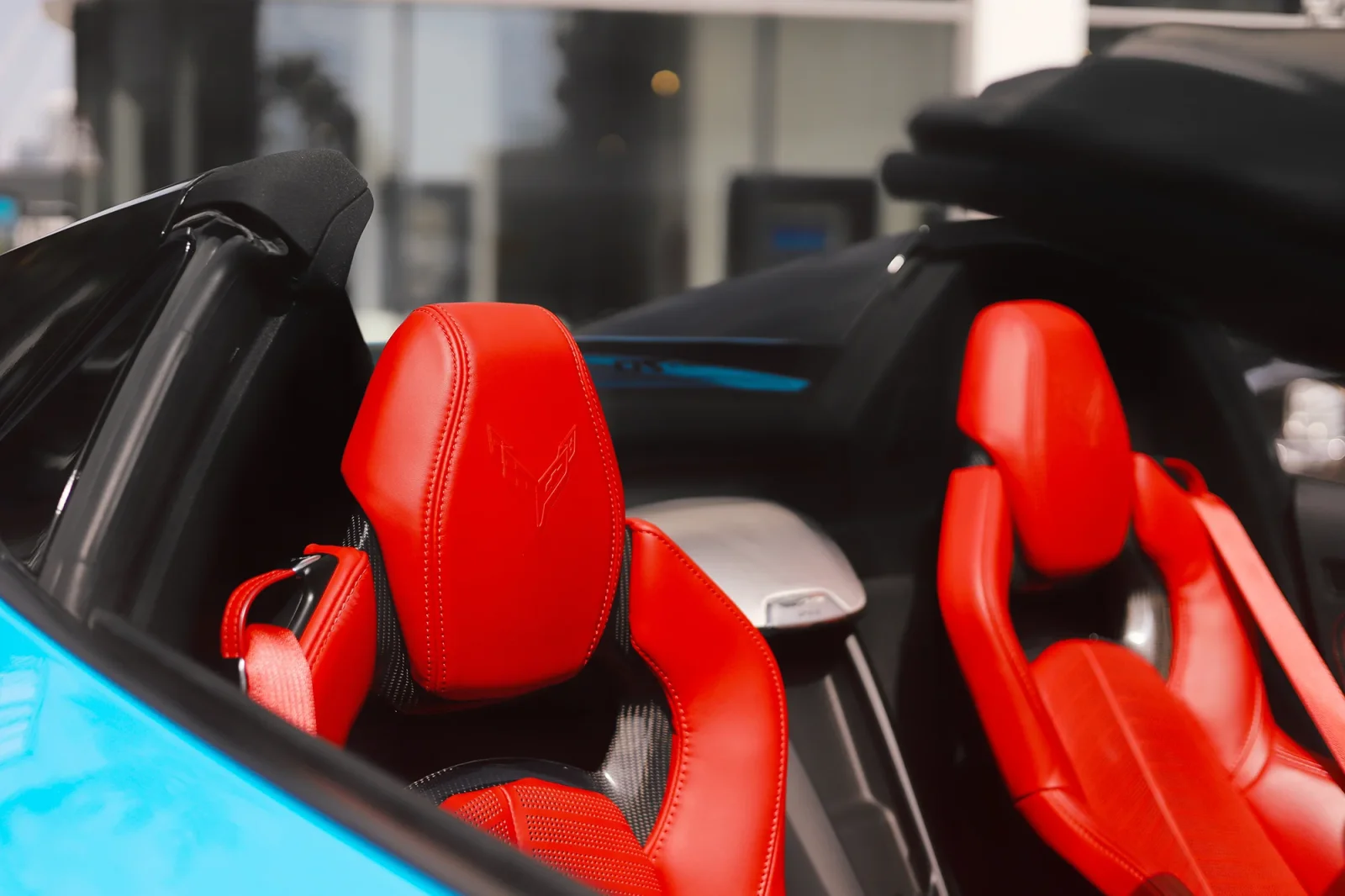 Kiralık Chevrolet Corvette C8 Mavi 2023 içinde Abu Dhabi - 4 