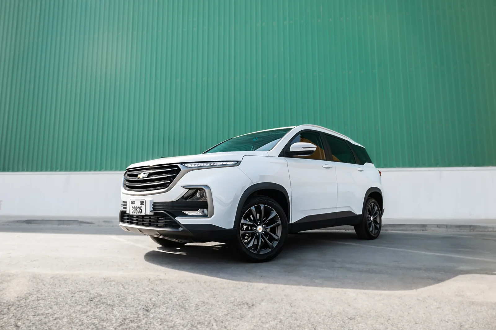 Kiralık Chevrolet Captiva  Beyaz 2023 içinde Abu Dhabi - 11 