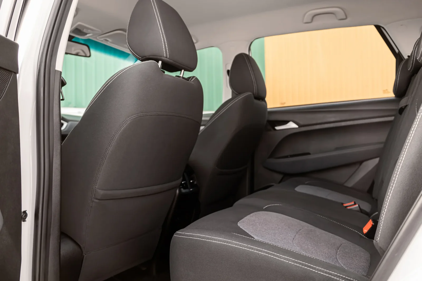 Kiralık Chevrolet Captiva  Beyaz 2023 içinde Abu Dhabi - 9 