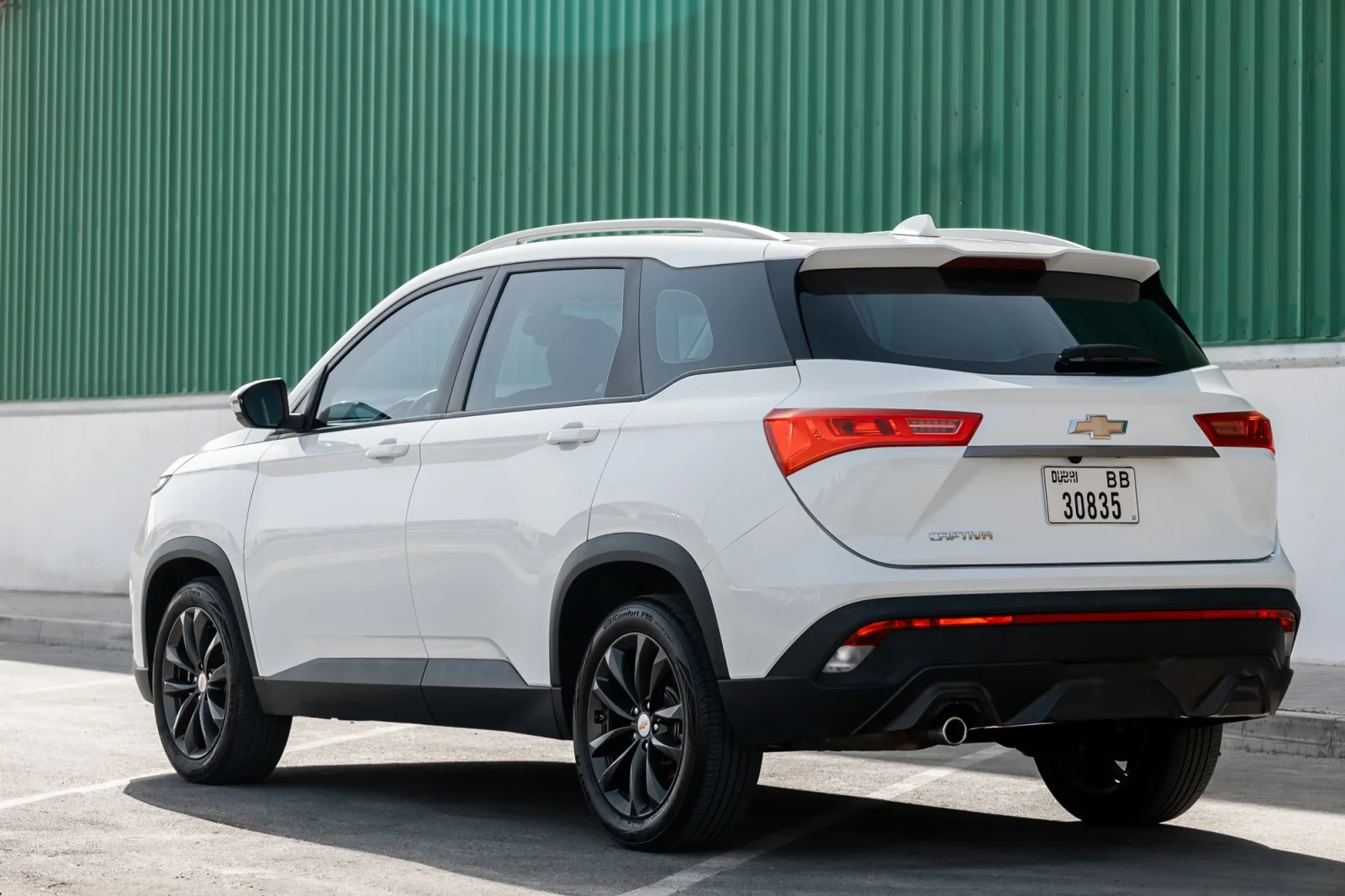 Kiralık Chevrolet Captiva  Beyaz 2023 içinde Abu Dhabi - 10 