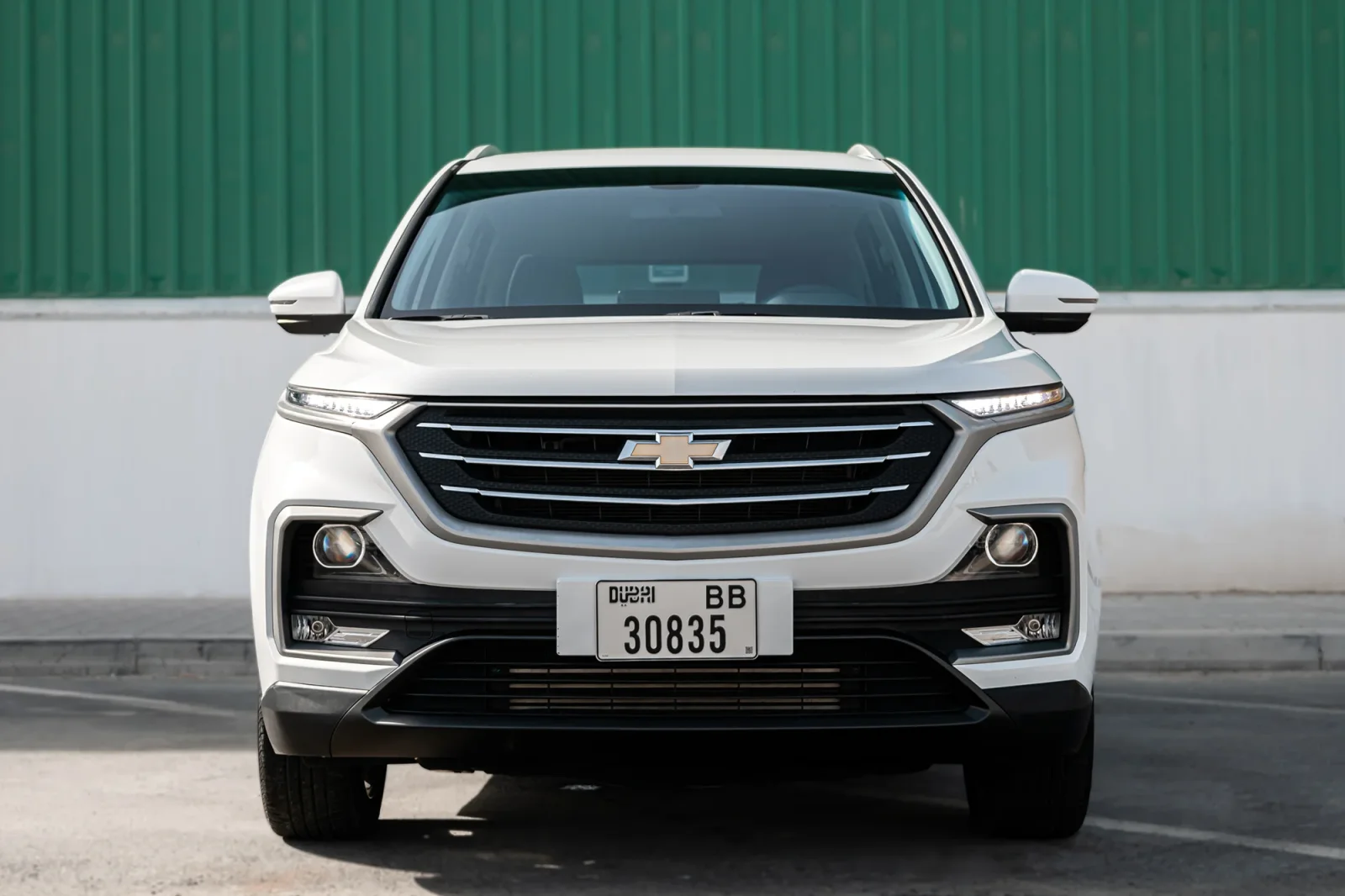 Kiralık Chevrolet Captiva  Beyaz 2023 içinde Abu Dhabi - 2 