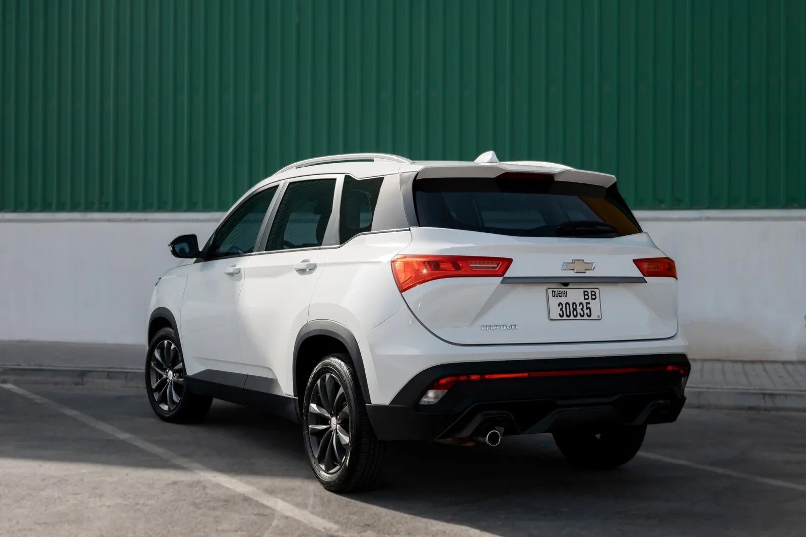 Kiralık Chevrolet Captiva  Beyaz 2023 içinde Abu Dhabi - 14 
