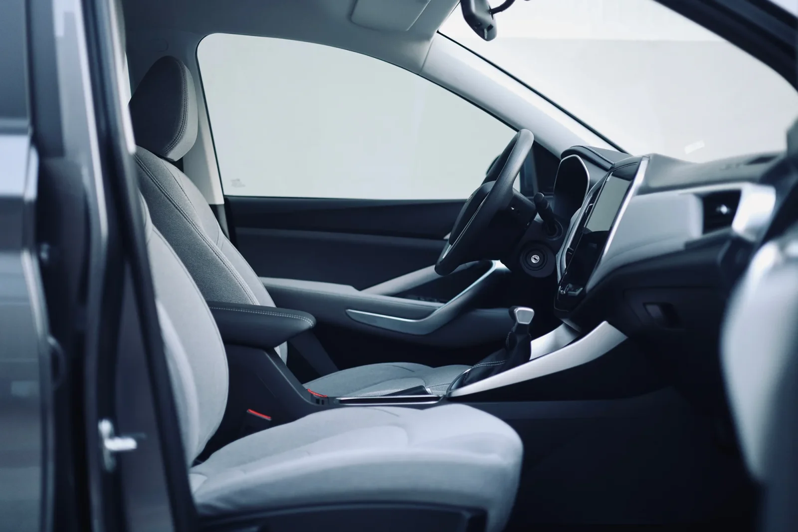 Kiralık Chevrolet Captiva  Gri 2024 içinde Abu Dhabi - 6 