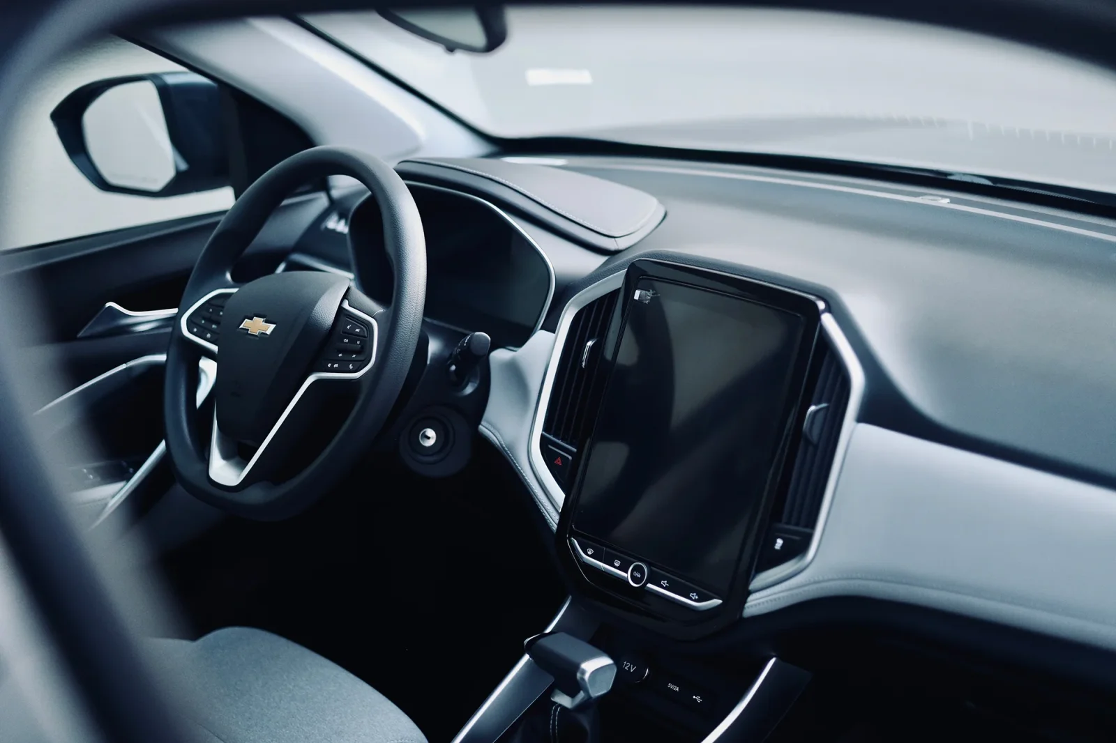 Kiralık Chevrolet Captiva  Gri 2024 içinde Abu Dhabi - 3 