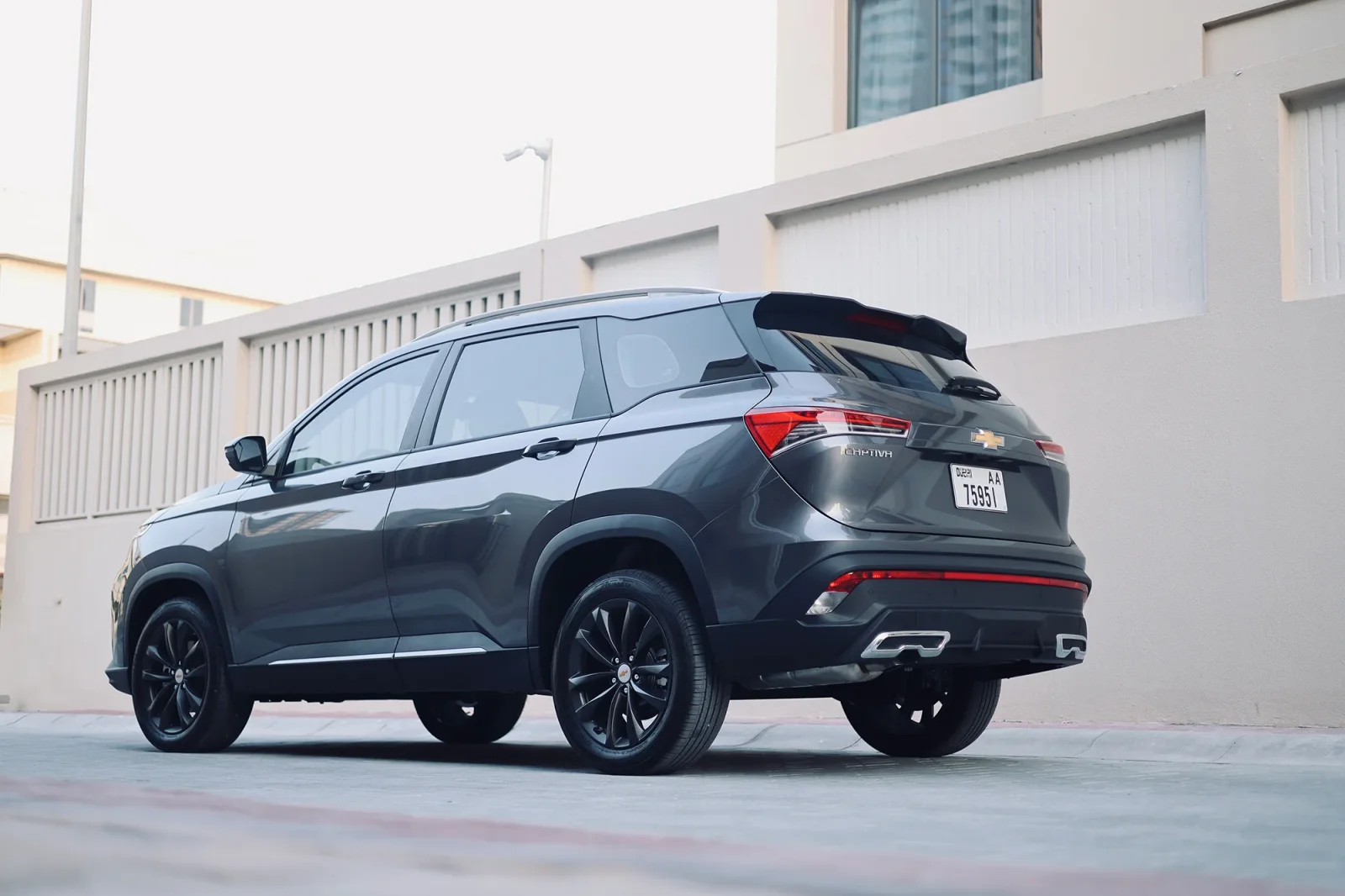 Kiralık Chevrolet Captiva  Gri 2024 içinde Abu Dhabi - 16 