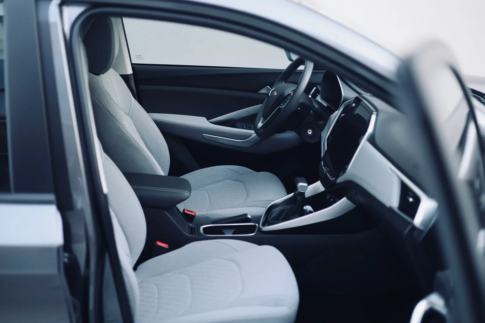 Kiralık Chevrolet Captiva  Gri 2024 içinde Abu Dhabi - 9 