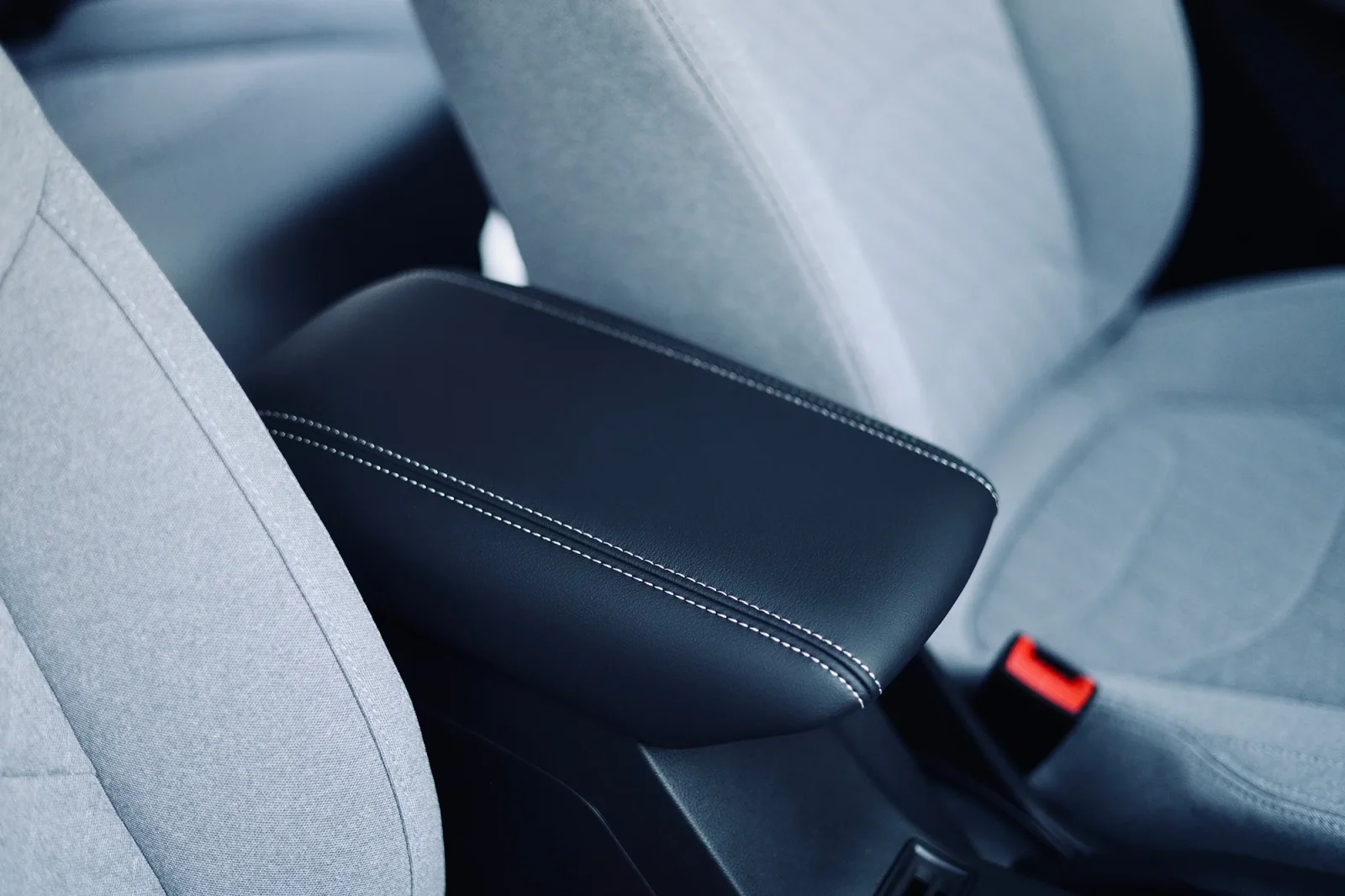 Kiralık Chevrolet Captiva  Gri 2024 içinde Abu Dhabi - 8 