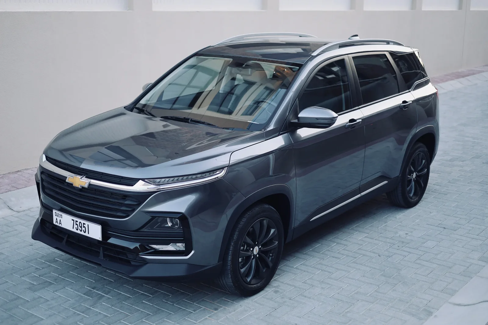 Kiralık Chevrolet Captiva  Gri 2024 içinde Abu Dhabi