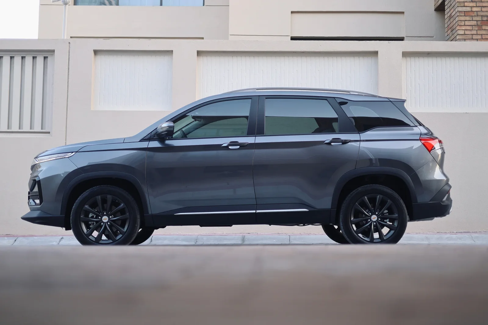 Kiralık Chevrolet Captiva  Gri 2024 içinde Abu Dhabi - 19 