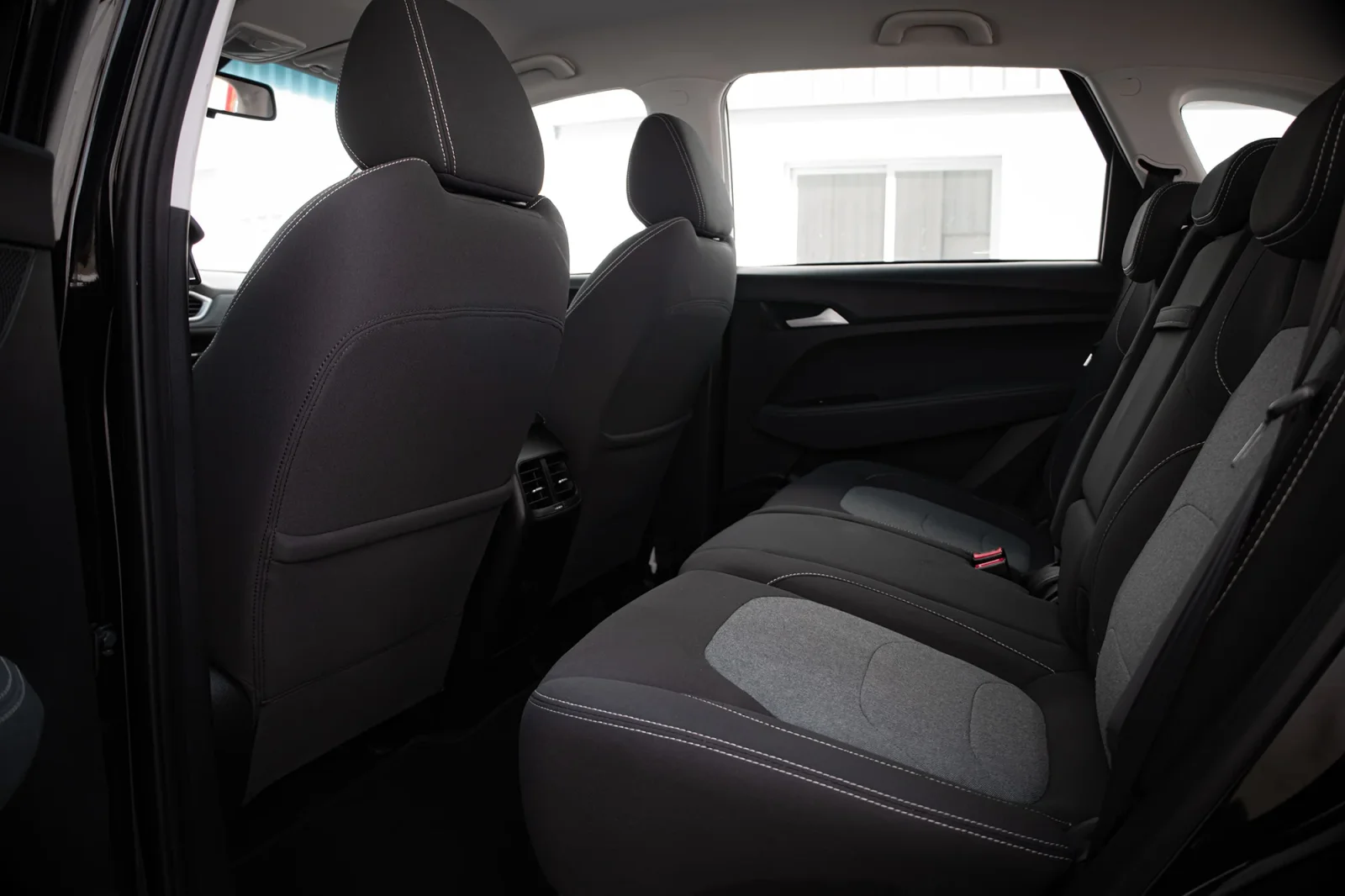 Kiralık Chevrolet Captiva  Siyah 2023 içinde Abu Dhabi - 10 