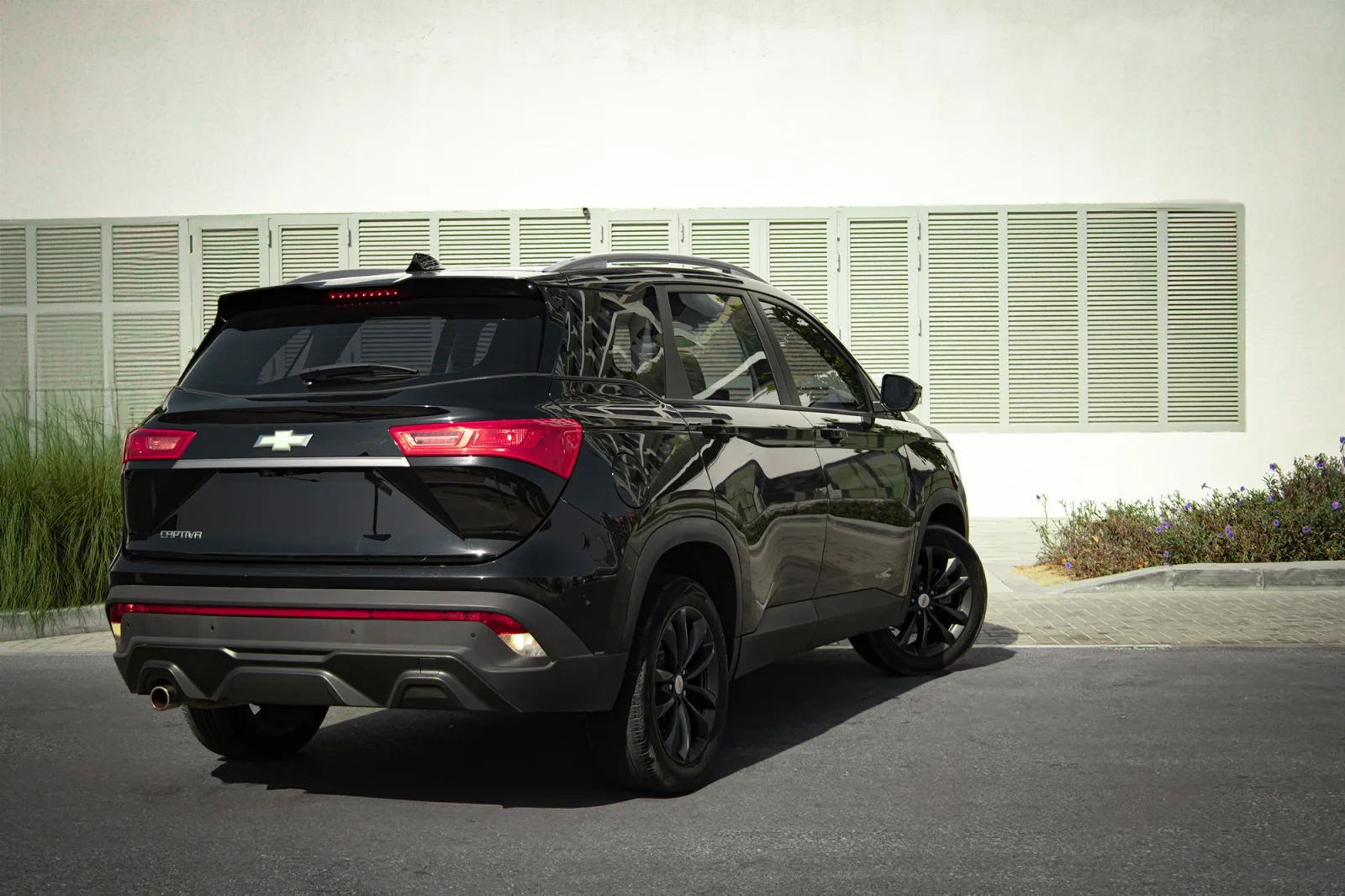 Kiralık Chevrolet Captiva  Siyah 2023 içinde Abu Dhabi - 14 