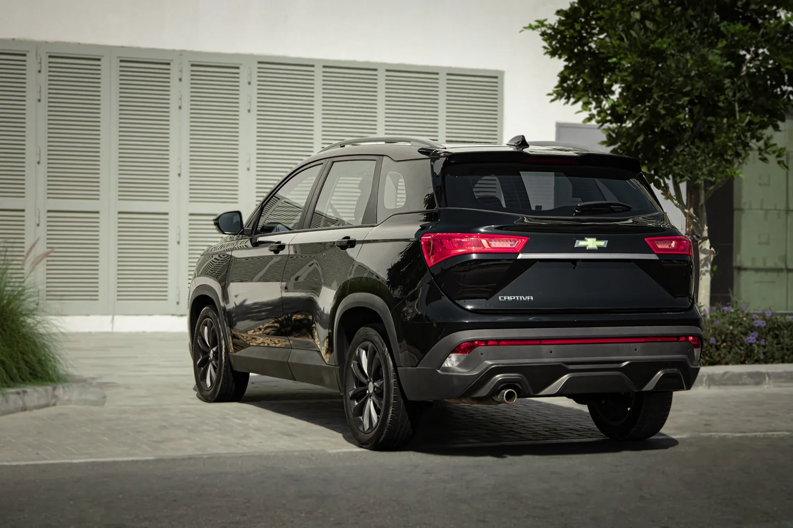 Kiralık Chevrolet Captiva  Siyah 2023 içinde Abu Dhabi - 13 