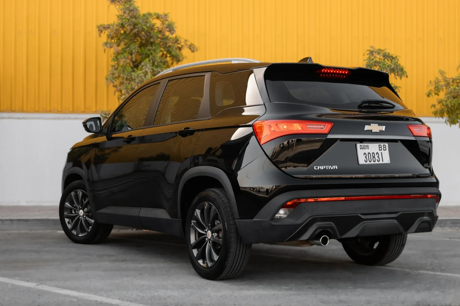 Kiralık Chevrolet Captiva  Siyah 2023 içinde Abu Dhabi - 13 