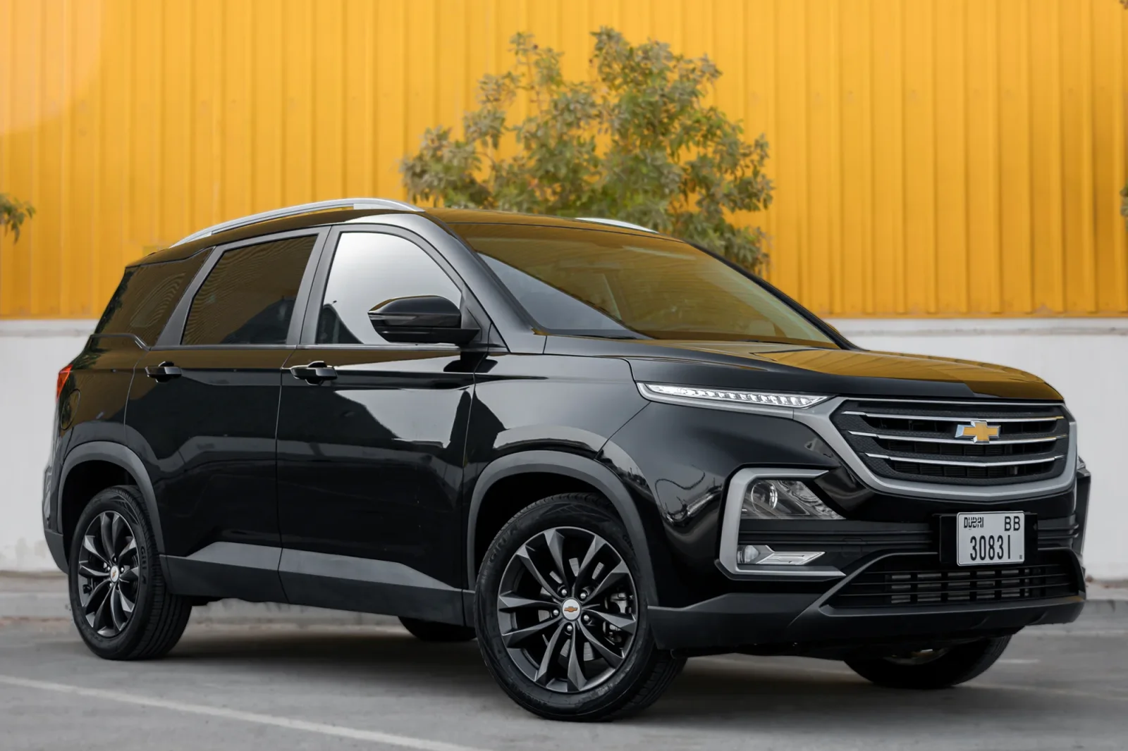 Kiralık Chevrolet Captiva  Siyah 2023 içinde Abu Dhabi