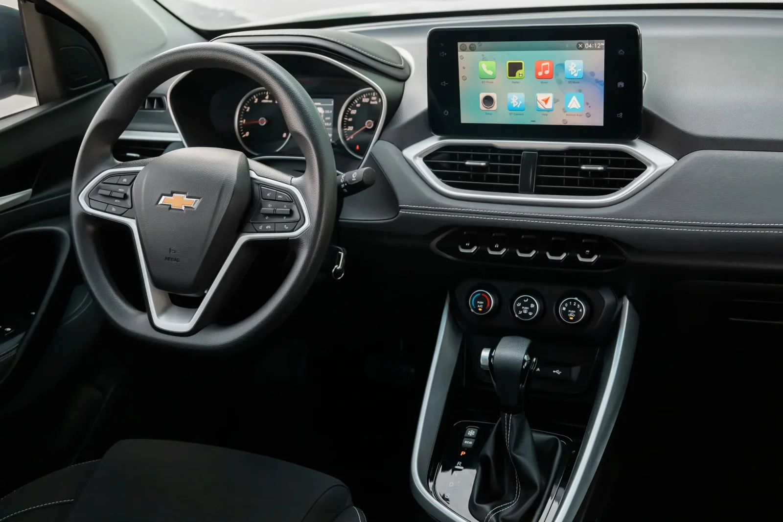 Kiralık Chevrolet Captiva  Siyah 2023 içinde Abu Dhabi - 3 