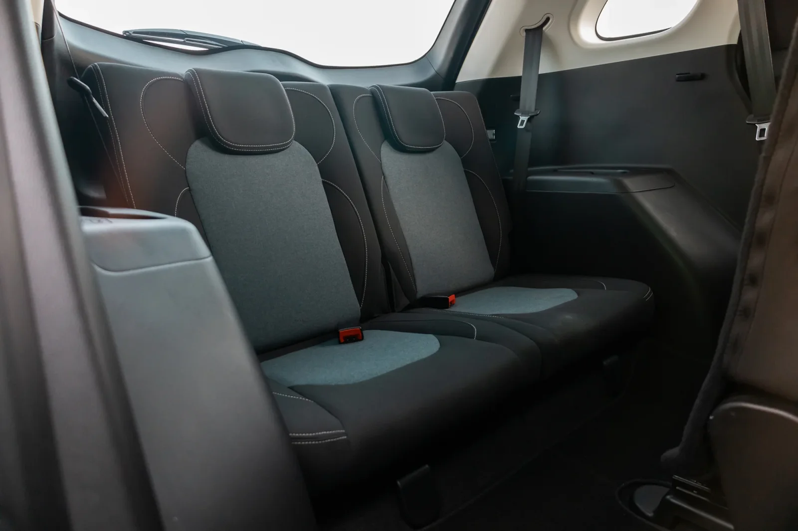 Kiralık Chevrolet Captiva  Siyah 2023 içinde Abu Dhabi - 7 